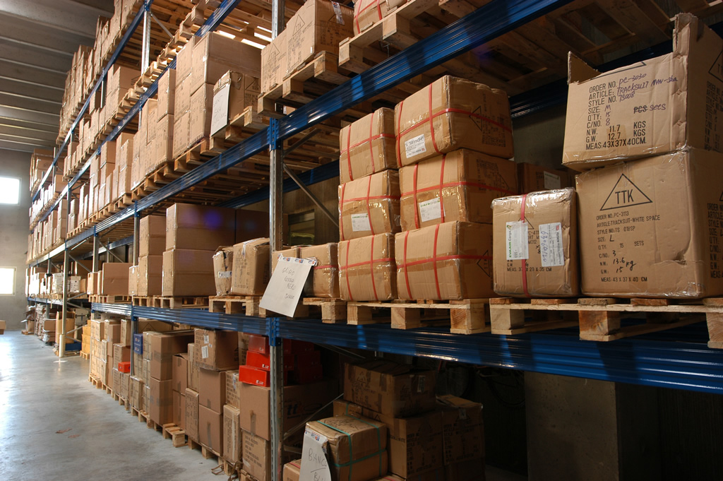 What features should inventory and warehouse management have?