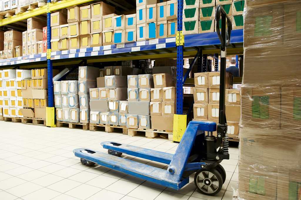 Software for inventory and warehouse management helps determine the right inventory levels