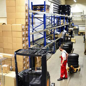 Automobile spare parts inventory management in use in warehouse