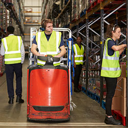 People in warehouse working to maintain warehouse inventory control