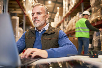 Distributor in warehouse using inventory software to gain efficiency within the supply chain