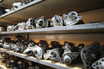 Auto parts on warehouse shelves to be managed within the auto parts supply chain