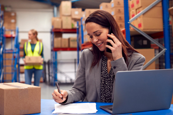 Warehouse worker improves customer satisfaction with multichannel inventory management